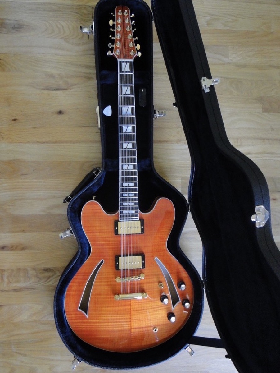 Guitar photo 1
